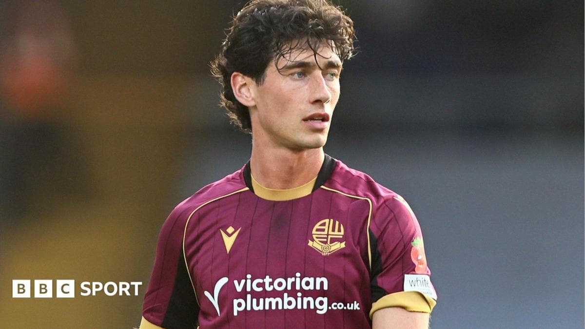 Chesterfield sign Bolton midfielder Randall on loan