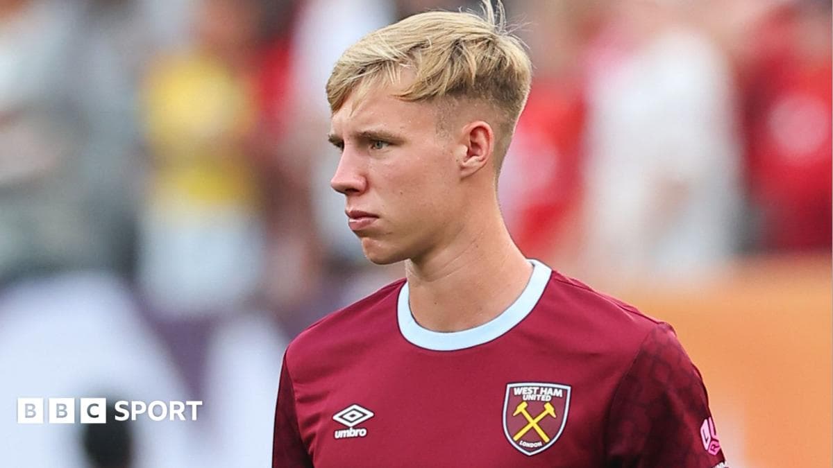 Stevenage sign Hammers defender Casey on loan