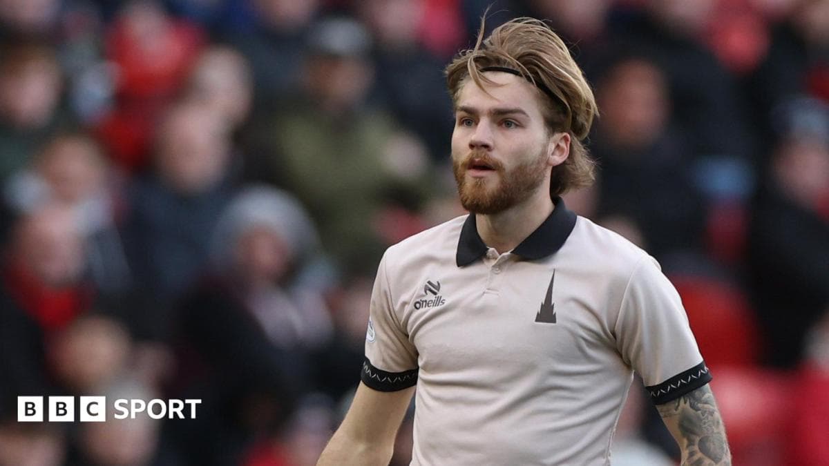 Bradford bring in Leicester midfielder Cartwright