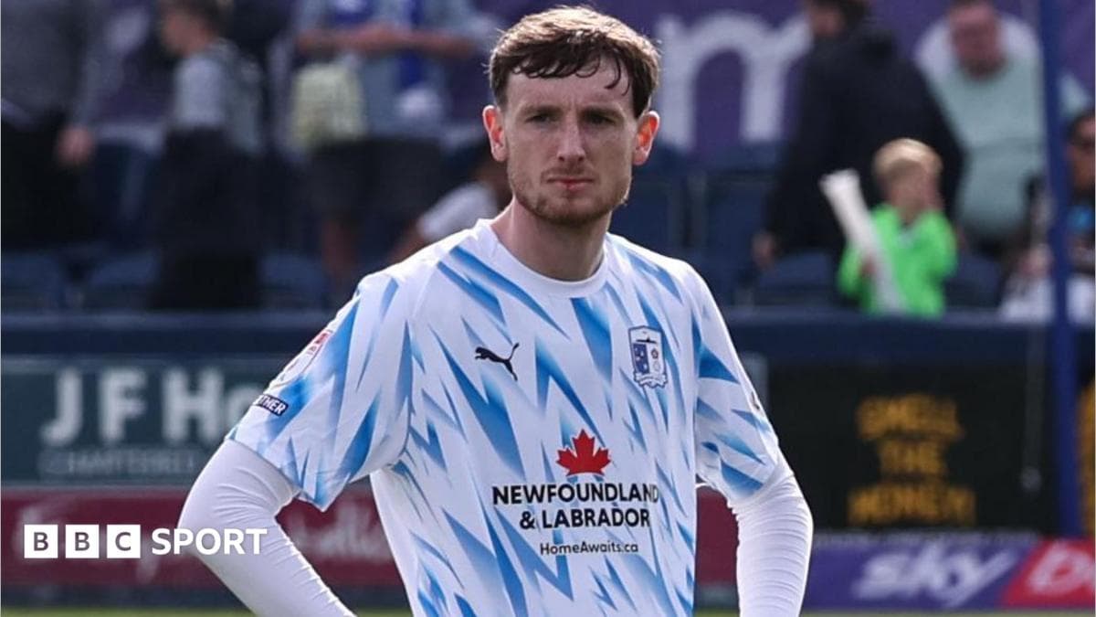 Accrington bring in defenders Anderson and Moore