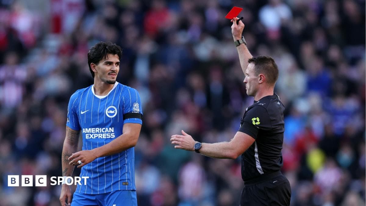 Struijk red card shown after VAR intervention is overturned
