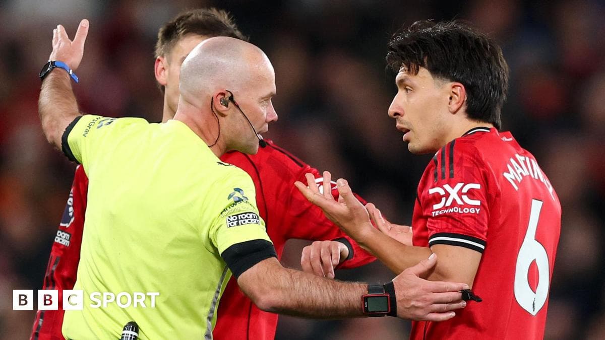 Man Utd's Martinez sent off for hair-pull against Leeds