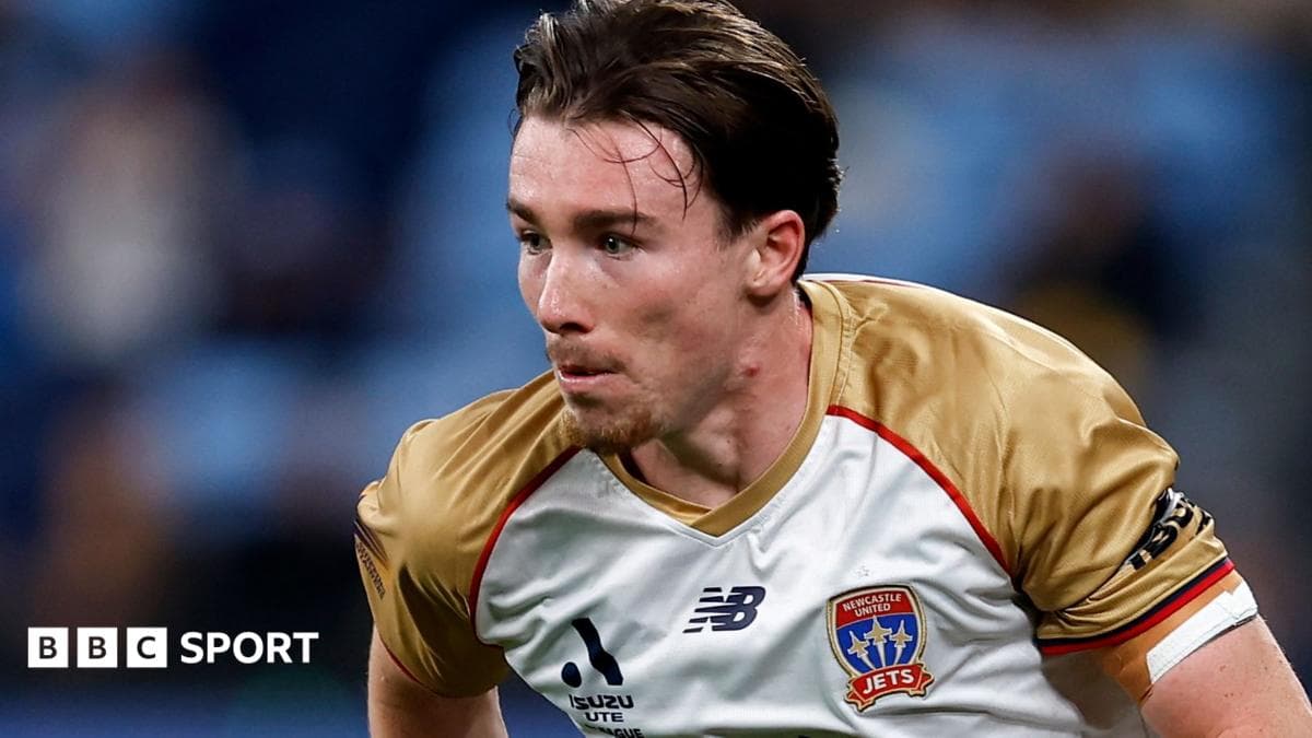 Barnsley sign midfielder Taylor and defender Smith