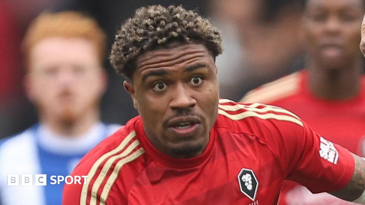 Rotherham sign ex-Salford midfielder Ashley