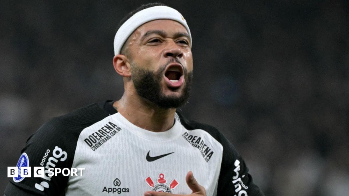 Ex-Man Utd striker Depay takes pay cut to stay at Corinthians