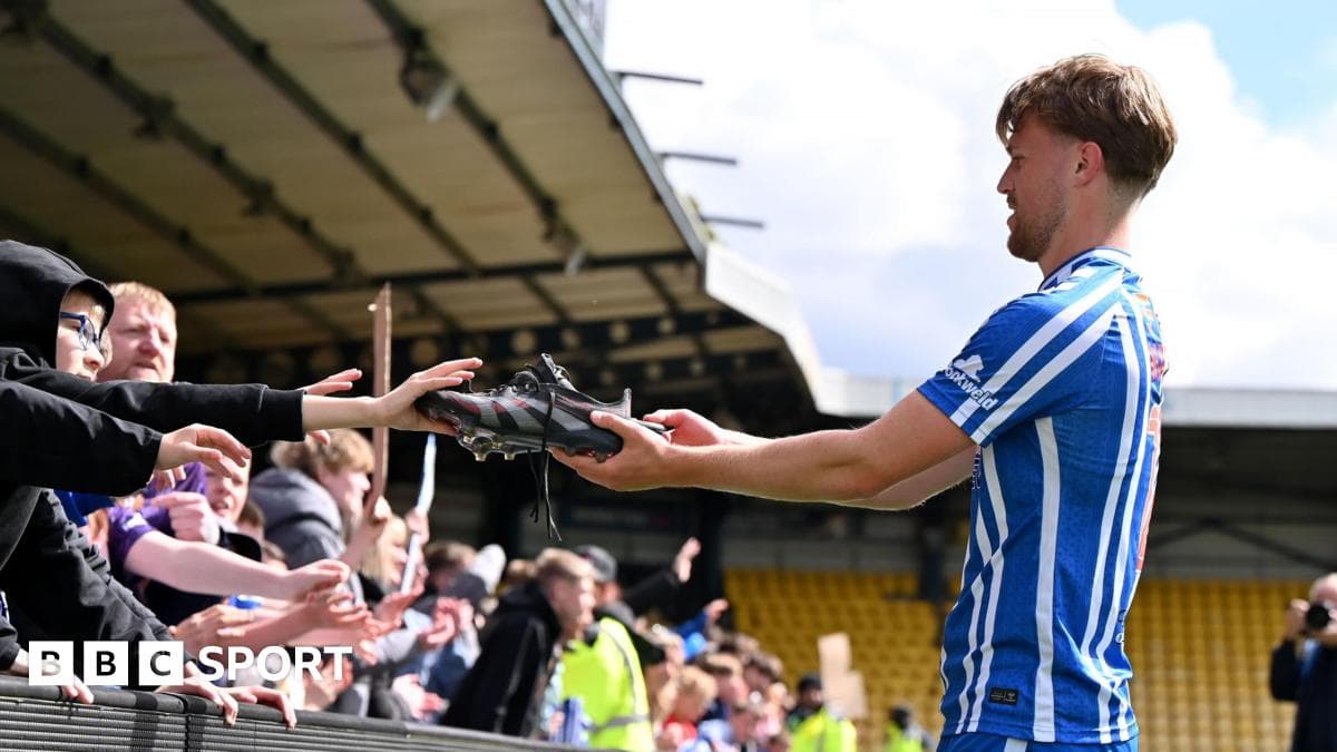 Bolton make midfielder Watson first summer signing