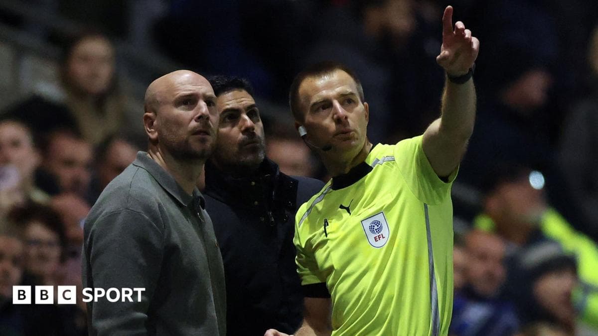 Fleetwood-Arsenal halted for eight minutes because of drone