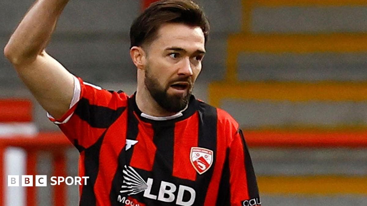 Exeter sign Morecambe winger Edwards