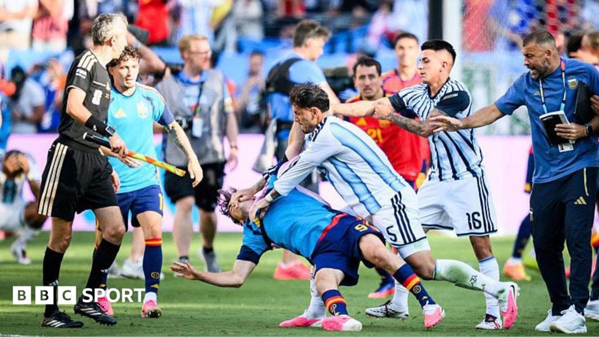 Paredes puts question mark over Argentina future