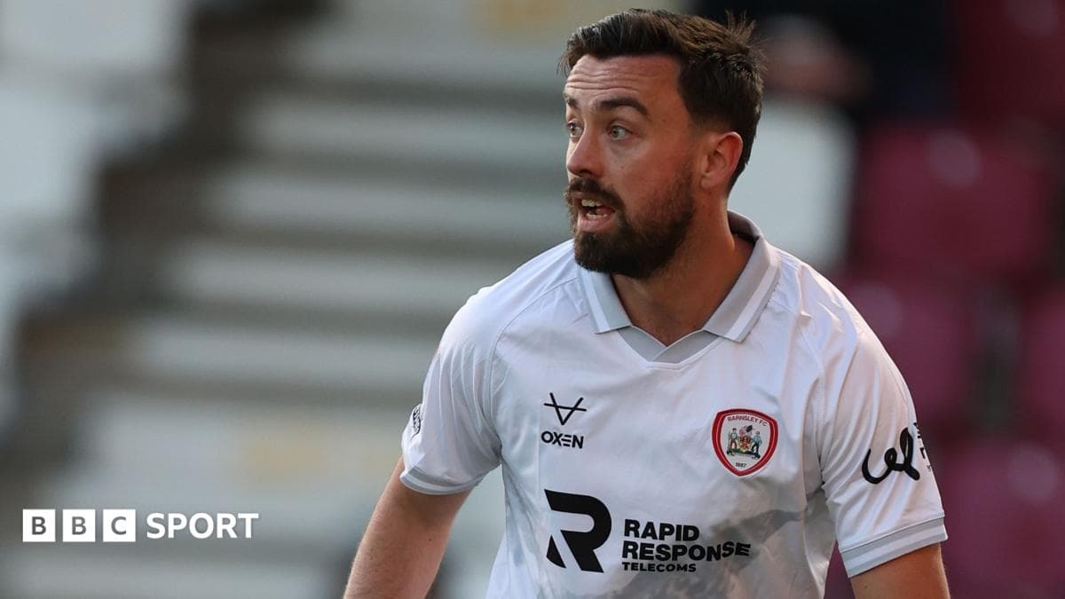 Stockport bring in defender O'Connell