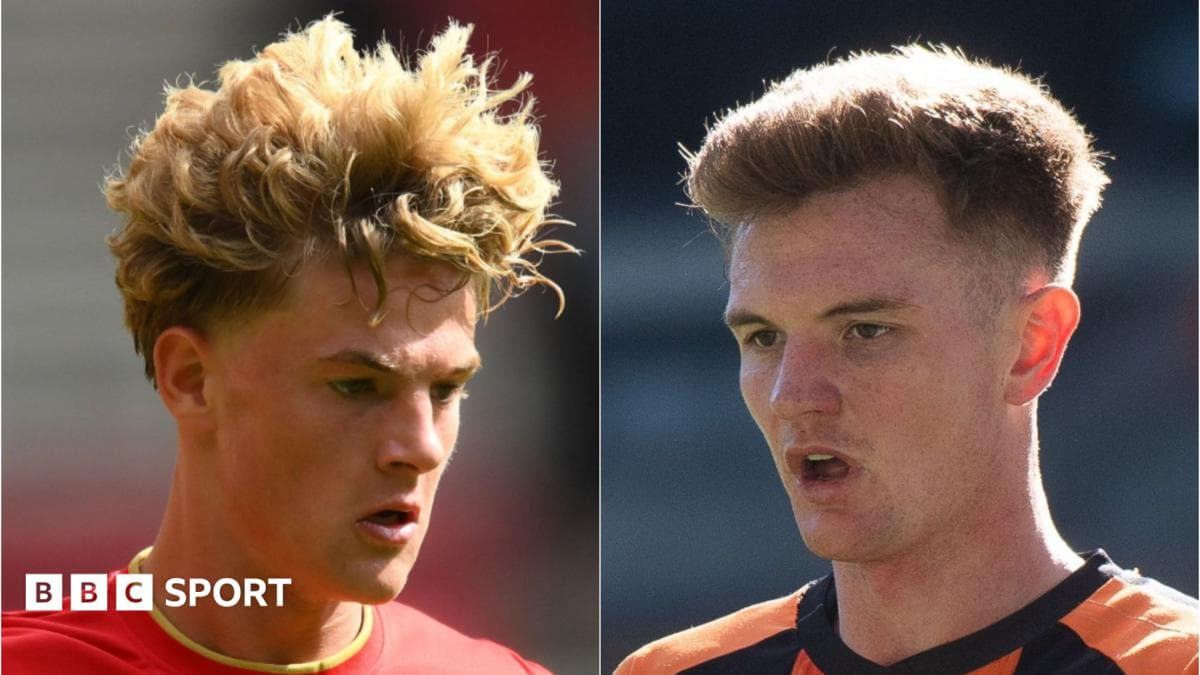 Grimsby loan in midfielders Cartwright and Shelton