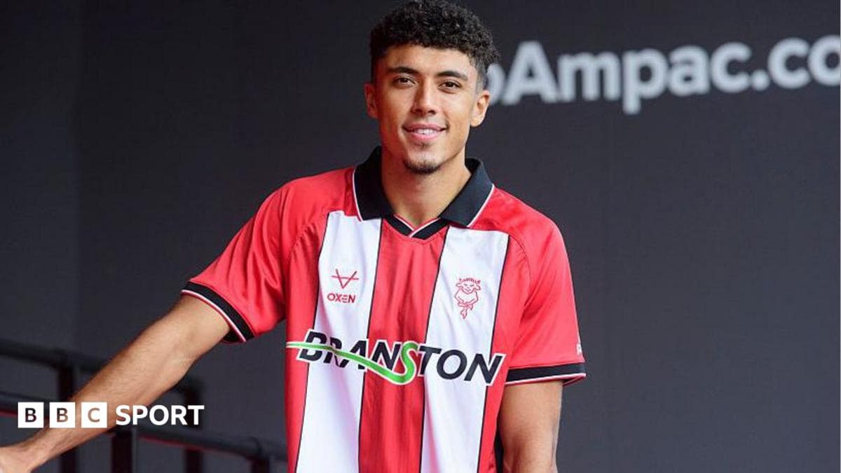 Man United forward Wheatley joins Lincoln on loan