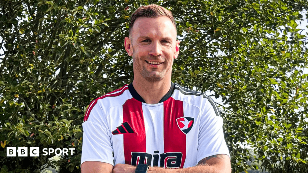 Cheltenham sign striker Weimann on free transfer
