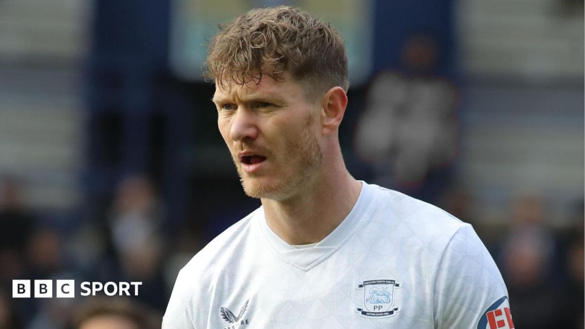 Mansfield sign Preston striker Smith for free