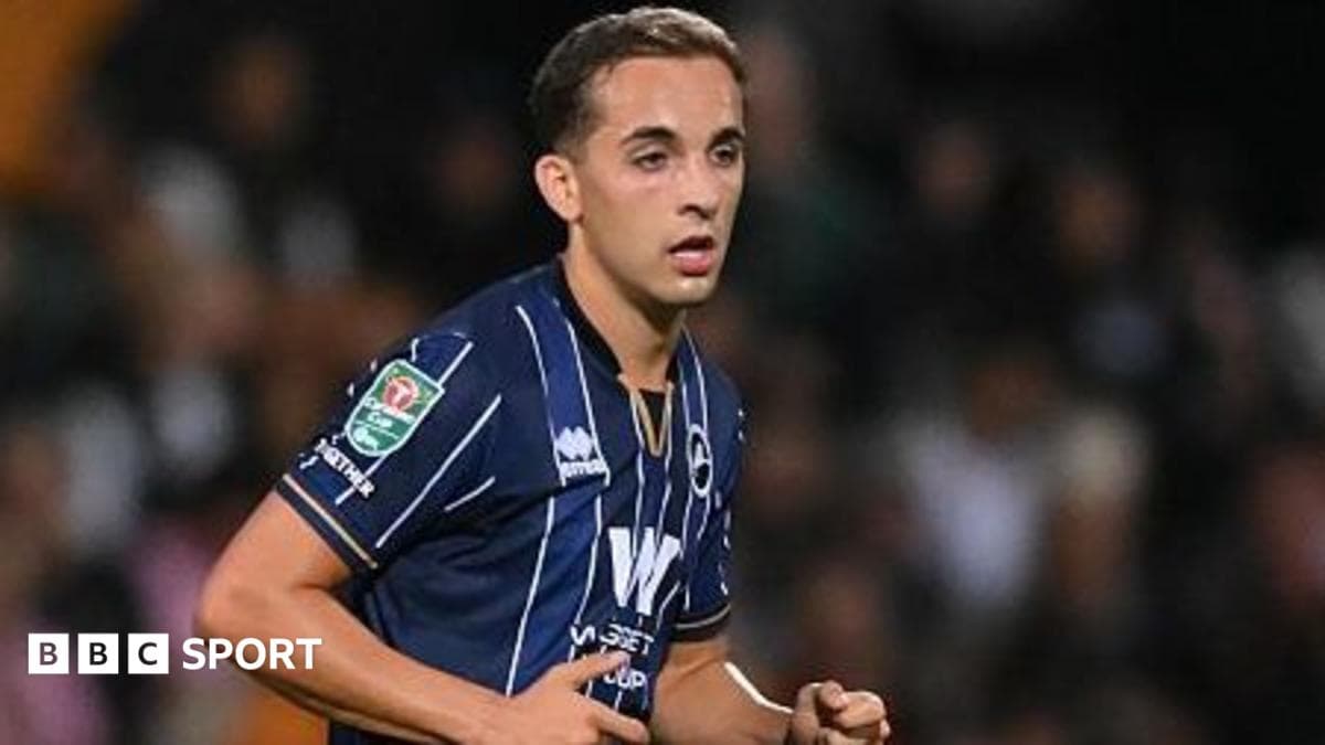 Hornchurch sign Massey on loan from Millwall