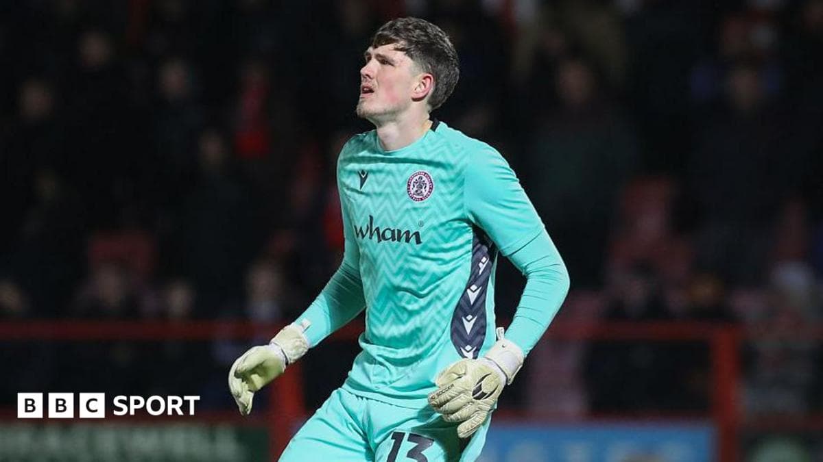 Gillingham sign Saints keeper Wright on loan