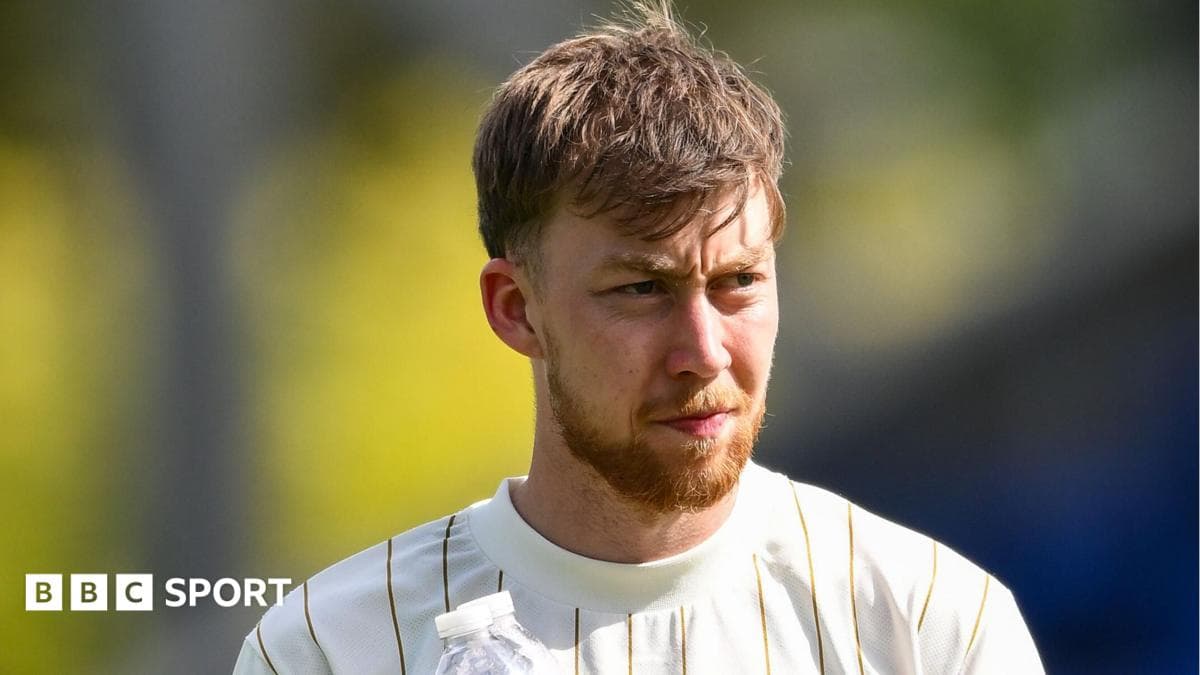 Port Vale sign ex-Burton defender Moon