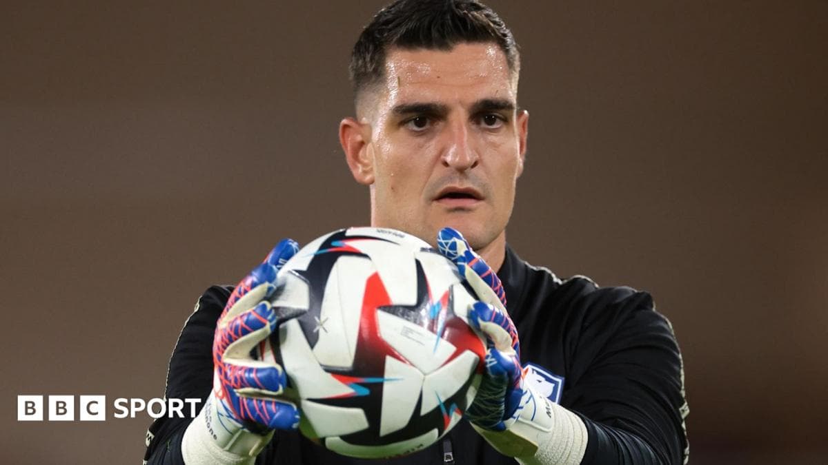 Crawley bring in ex-Arsenal keeper Mannone as coach