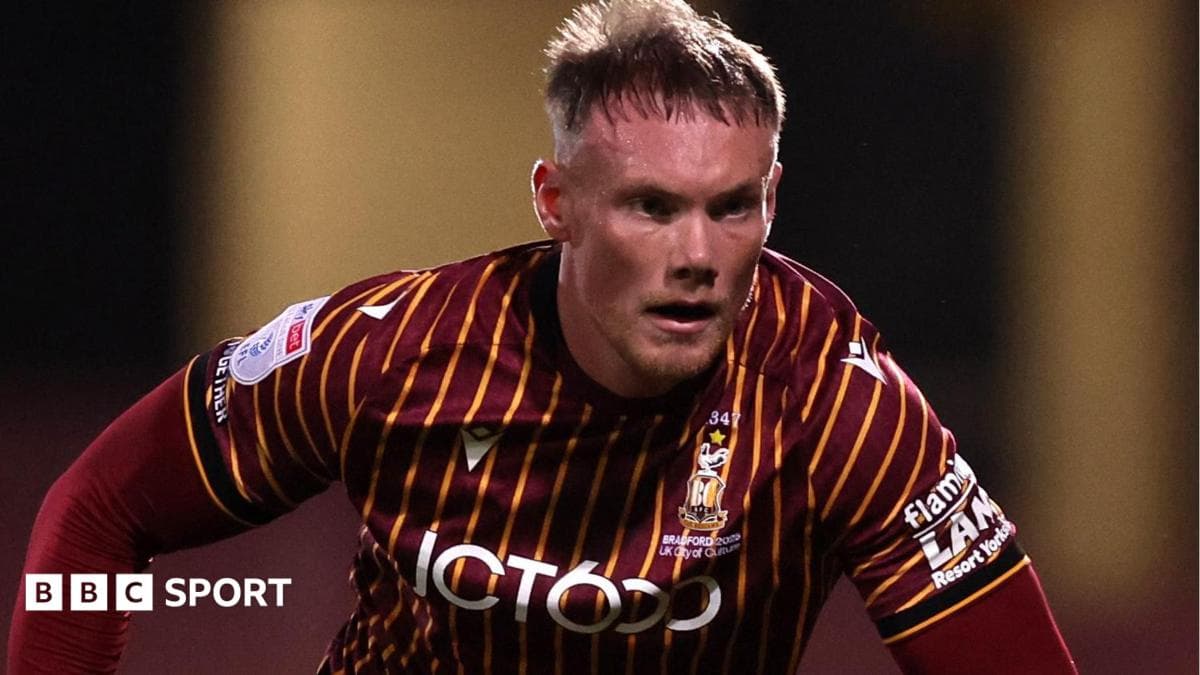 Bristol Rovers sign free-agent defender Kelly