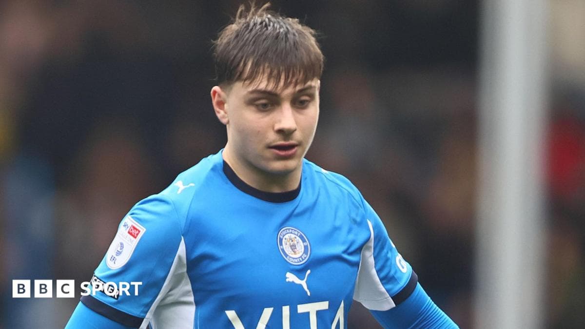 Reading sign Bristol City's Stokes on season loan