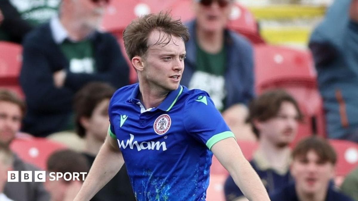 Fylde sign Chesterfield's Butterfield on loan