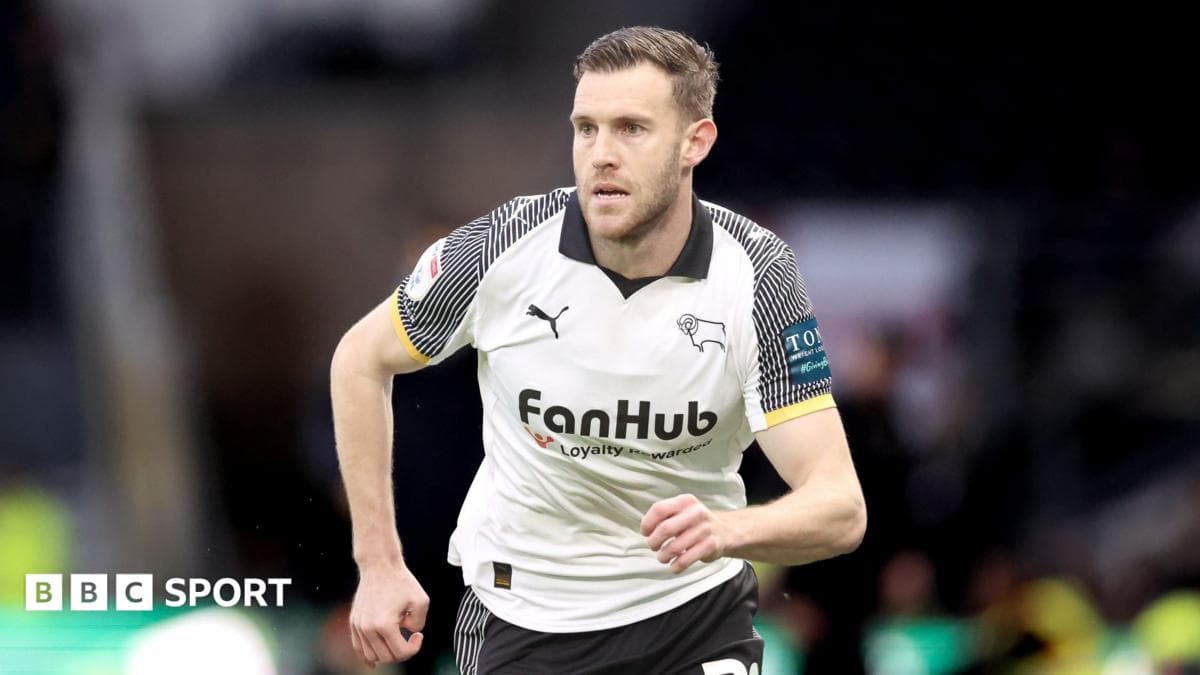 Lincoln sign defender Elder from Derby