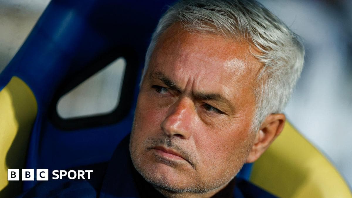 Mourinho completes unbeaten season with Benfica
