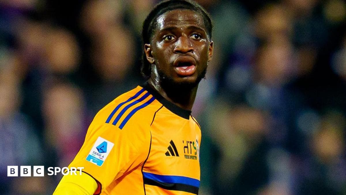 Bolton sign Villa winger Iling-Junior on loan