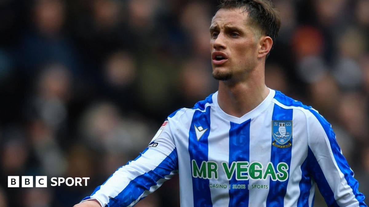 Blackpool sign striker Yates and defender Earl