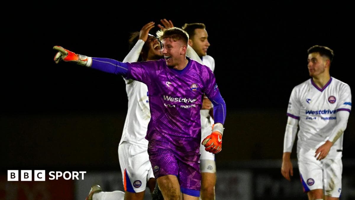 Port Vale sign West Ham keeper Terry on loan