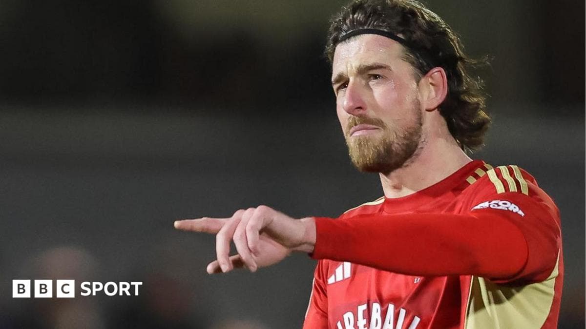 Accrington sign former Salford striker Stockton