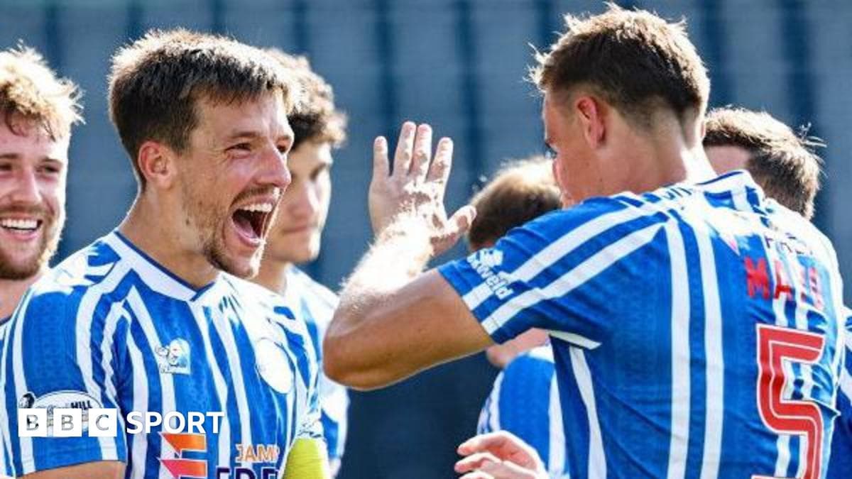 Aberdeen sign Kilmarnock's Lyons & Mayo & Austrian Briedl