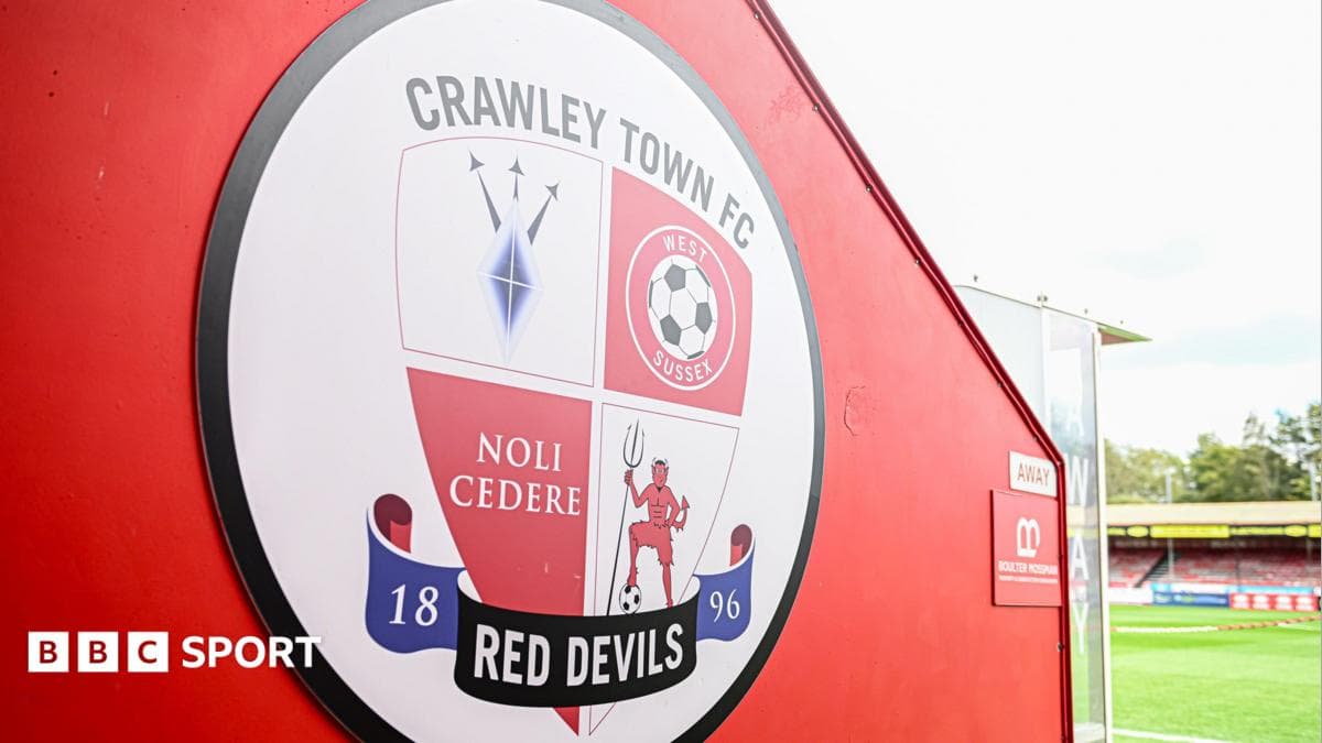 Crawley sign Charlton defender Ewens-Findlay on loan