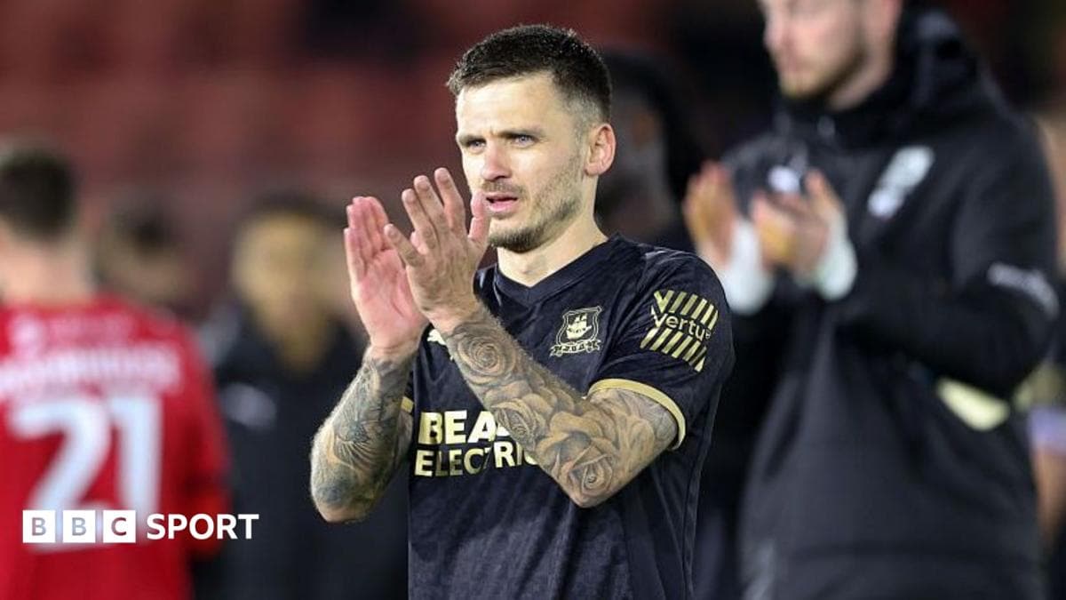 Paterson signs for League Two club Rochdale