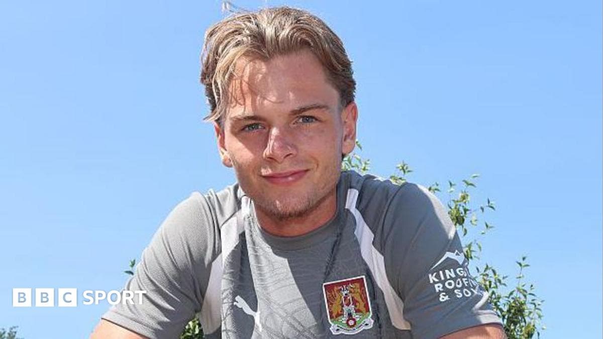 Cobblers sign midfielder Briggs on loan from Leicester