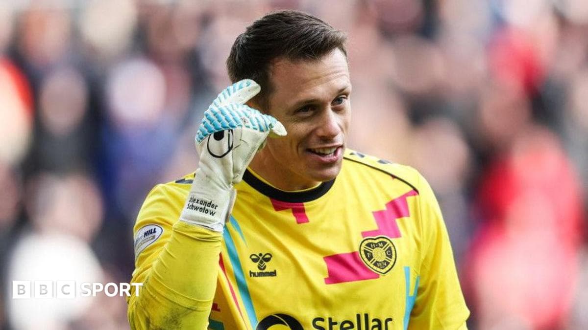 Hearts sign goalkeeper Reus as Schwolow departs