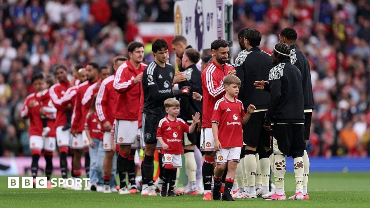 Sons of officer who died in A66 crash lead out Man Utd as mascots