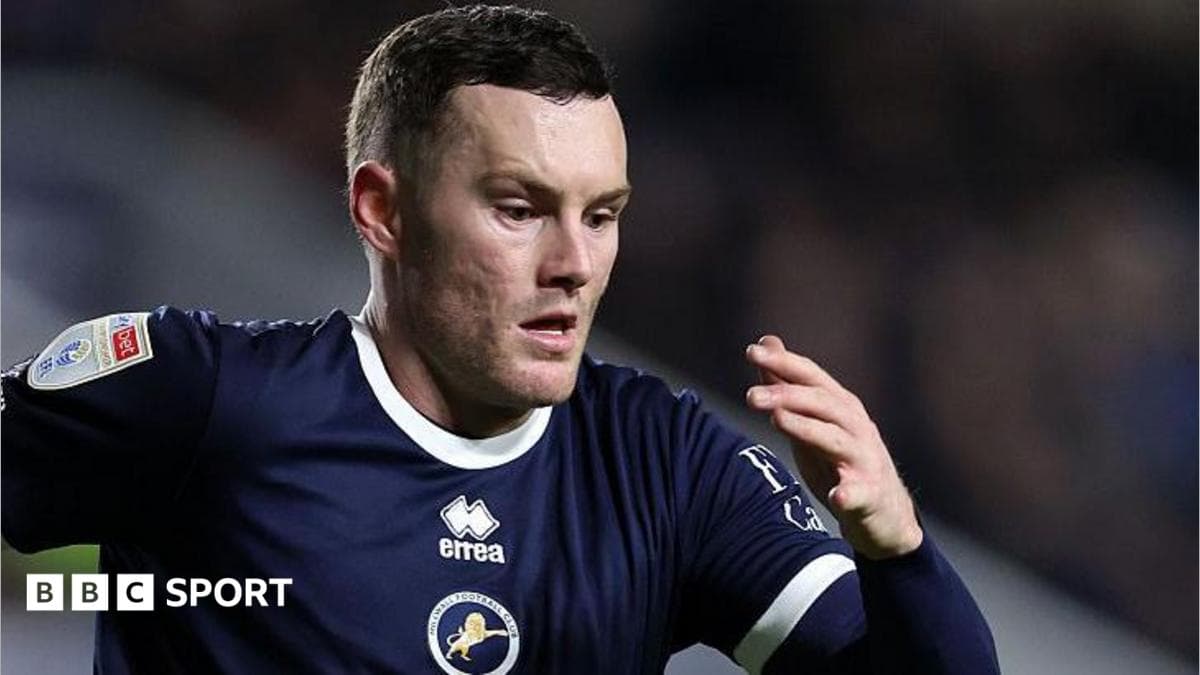 Millwall striker Langstaff joins Salford