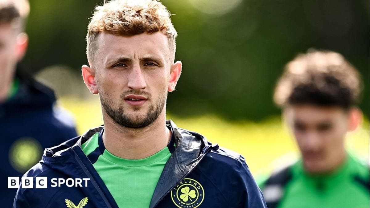Cambridge sign Sheff Utd defender Curtis on loan