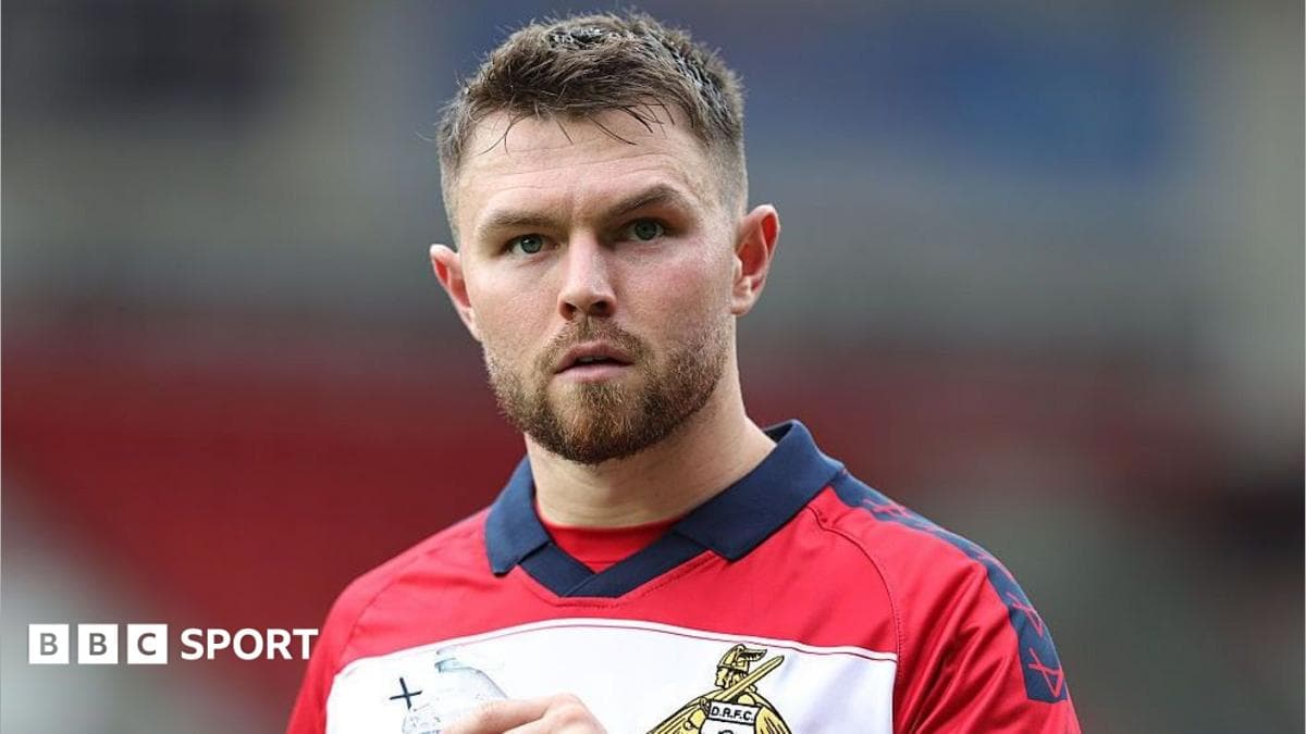 Rochdale complete deals for Middleton and Tasker