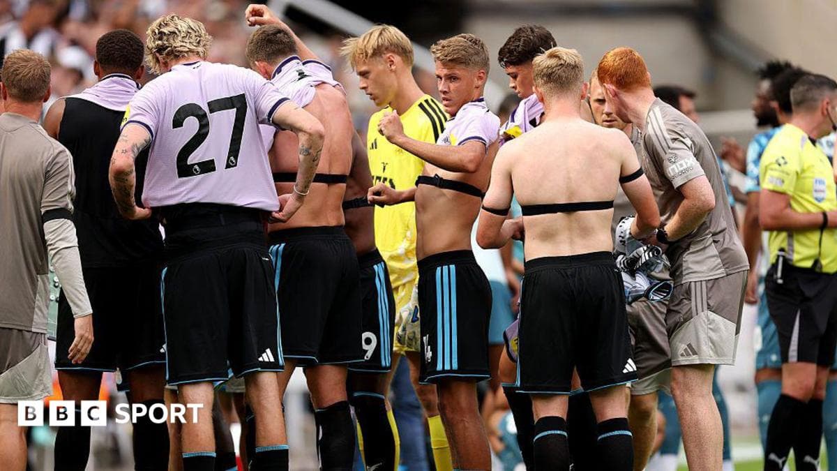 Newcastle change shirts midway through friendly