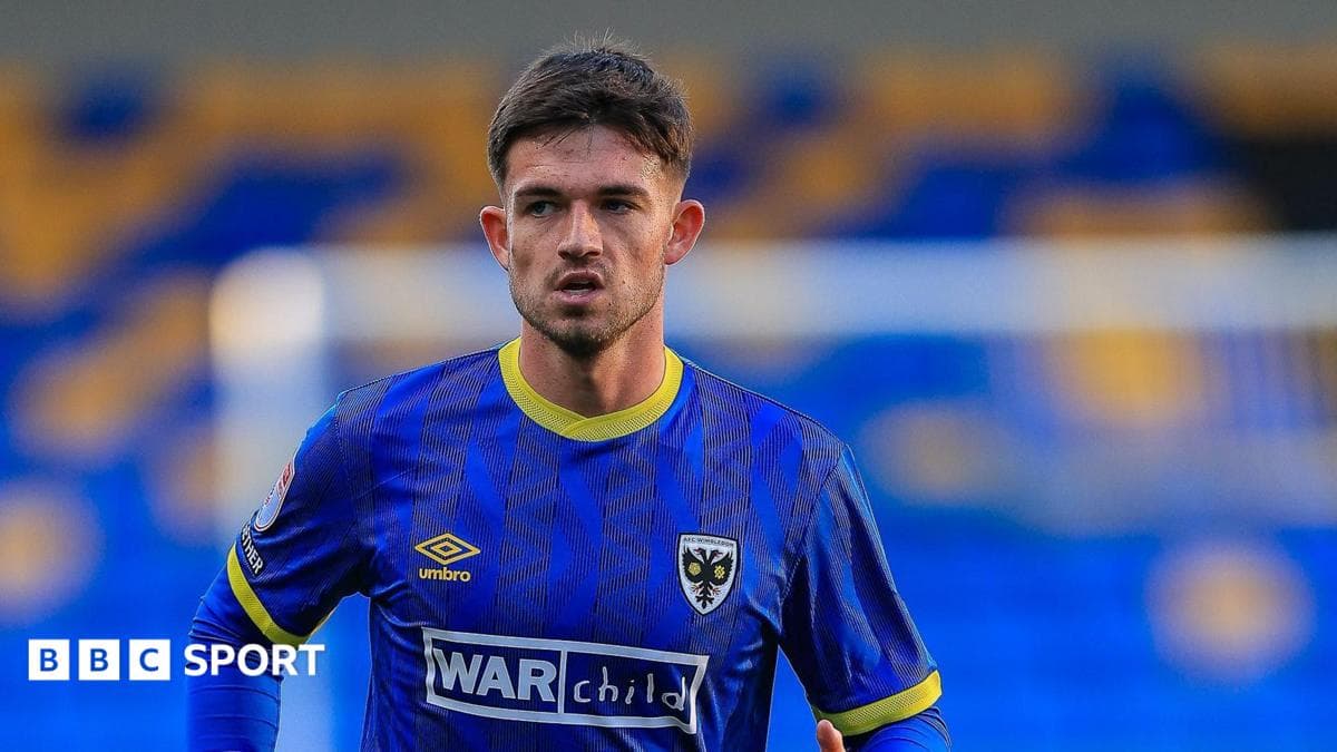 Walsall bring in defender Furlong on one-year deal