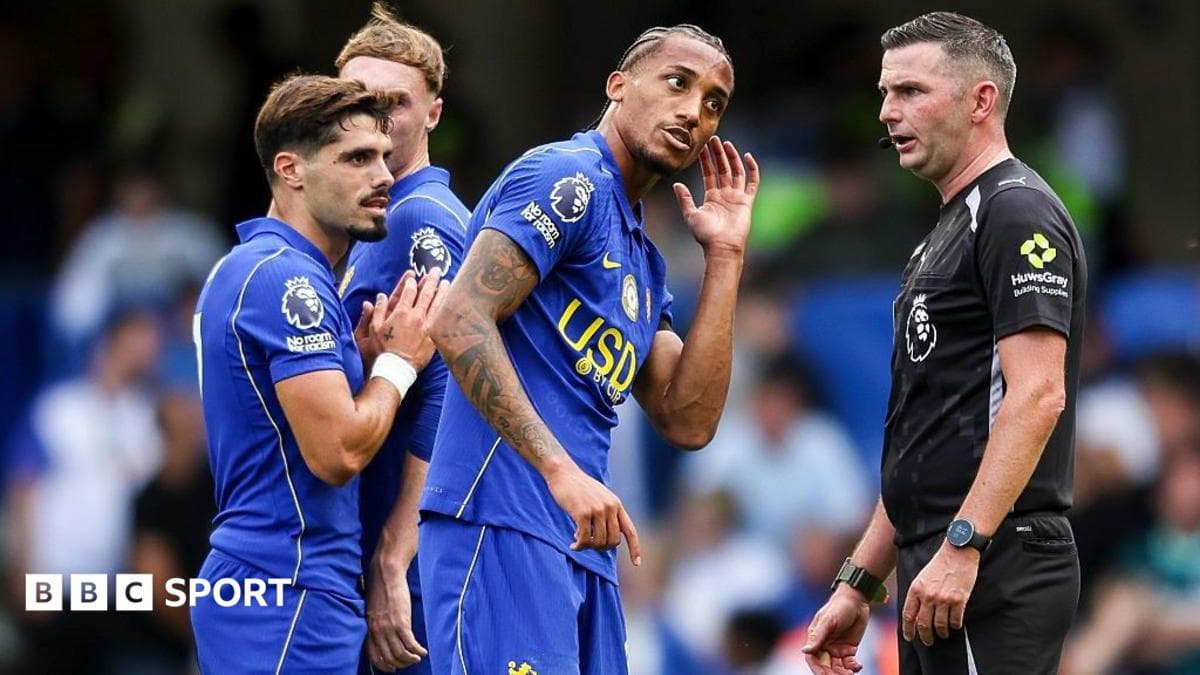 Tech trouble leaves Chelsea game ref without comms