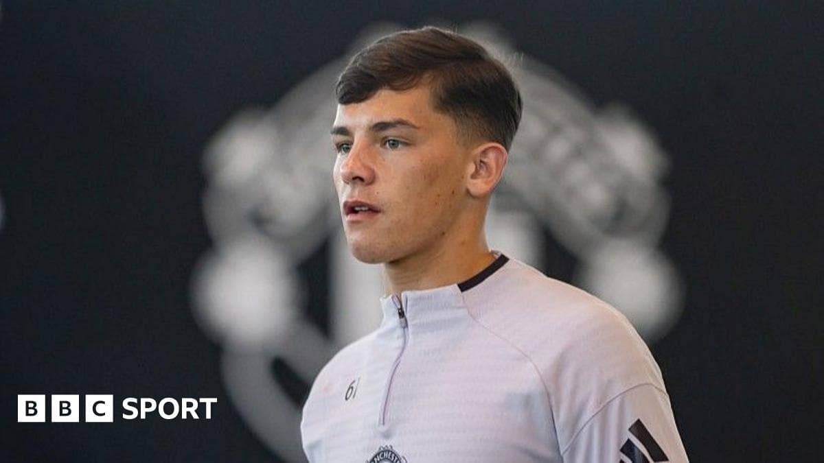 Man Utd's Lacey, 18, knocking at first-team door