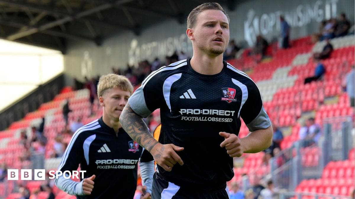 Wycombe sign Exeter striker Wareham