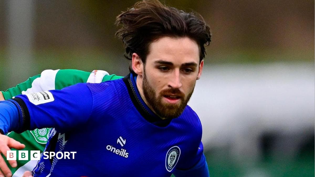 Altrincham sign ex-Rochdale midfielder Barlow