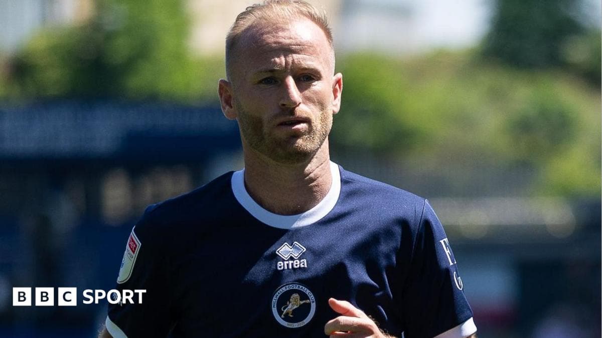 Sheff Wed re-sign legend Bannan and add Barry