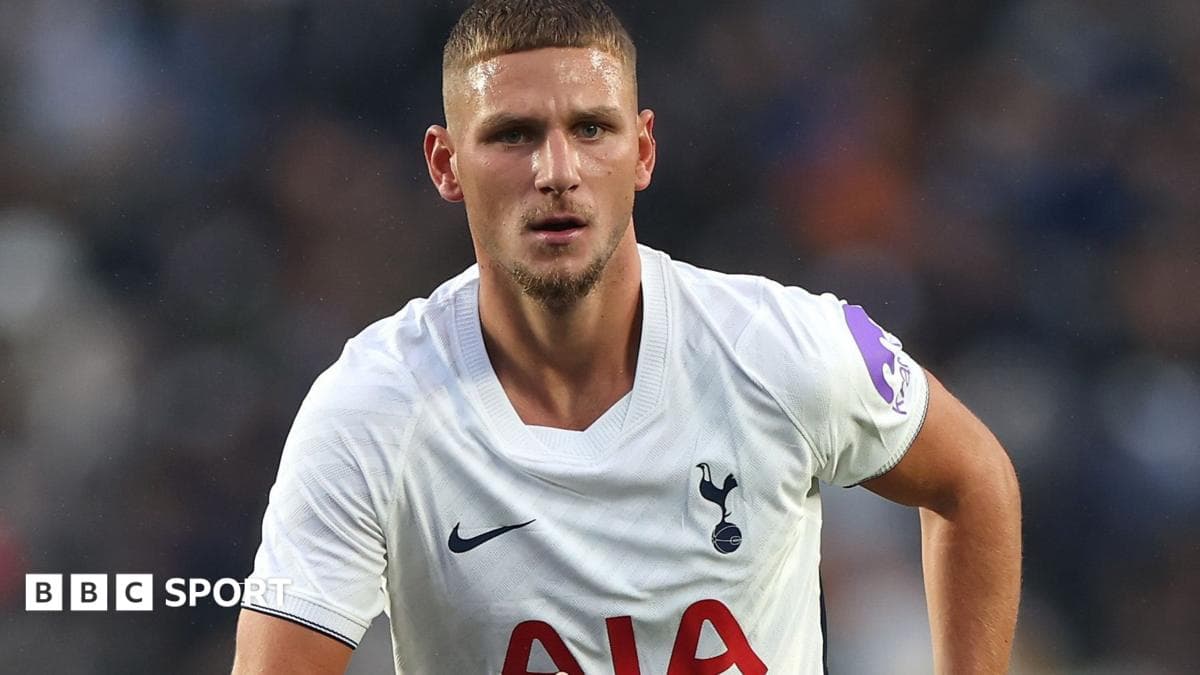 Luton sign Tottenham forward Donley on loan