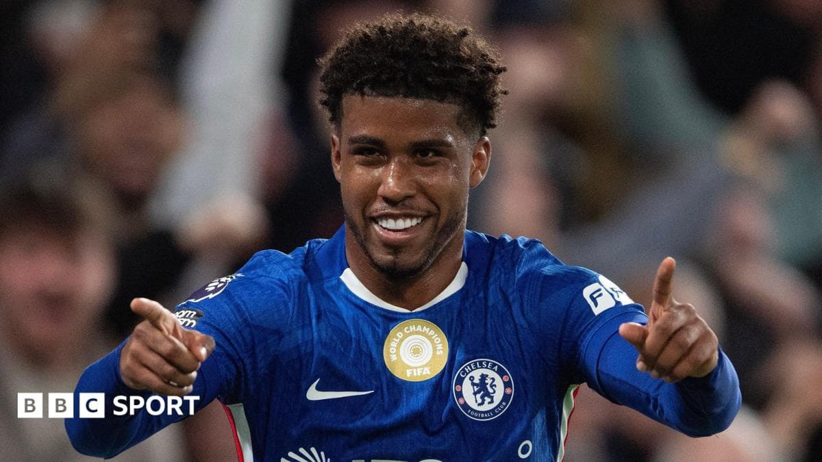 Santos latest midfielder considered by Man Utd