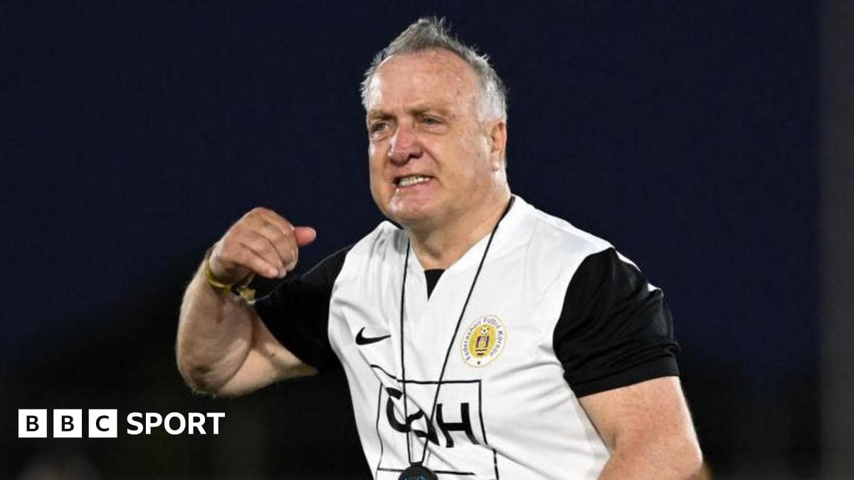 Advocaat open to return as Curacao boss resigns